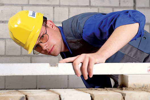 Vom Maurer werden neben technischem Verständnis, handwerklichem Geschick auch räumliches Vorstellungsvermögen erwartet.